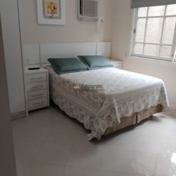 CASA COM 04 DORMITRIOS  EM PORTO BELO.