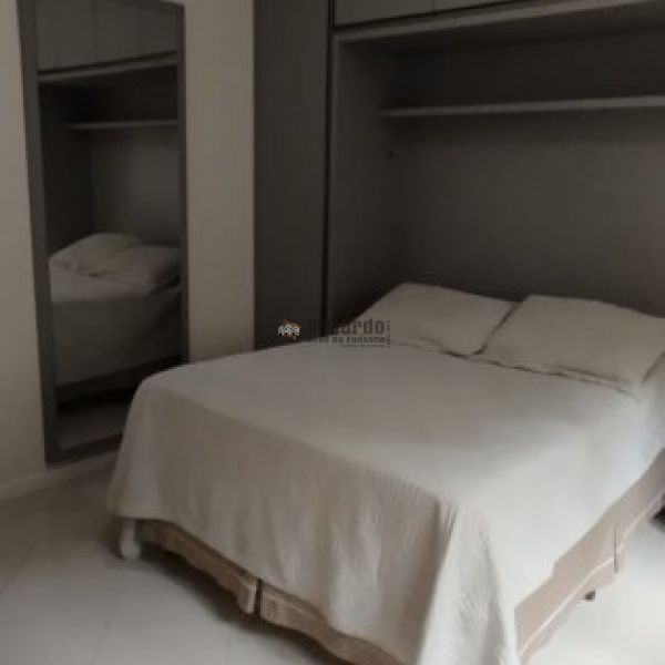 CASA COM 04 DORMITRIOS  EM PORTO BELO.