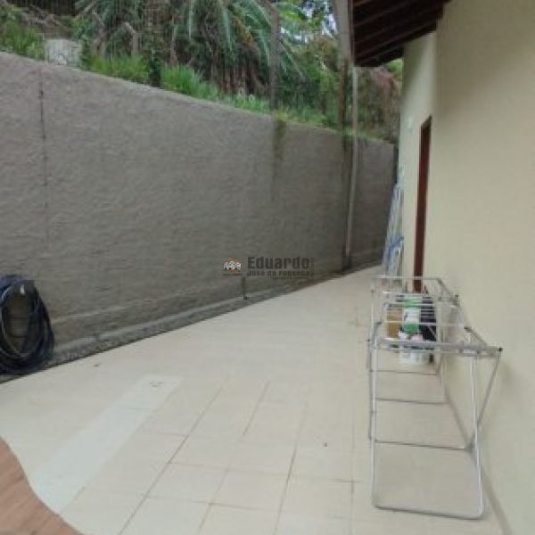 CASA COM 04 DORMITRIOS  EM PORTO BELO.