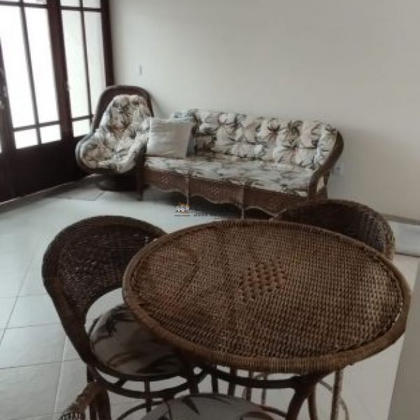 CASA COM 04 DORMITRIOS  EM PORTO BELO.