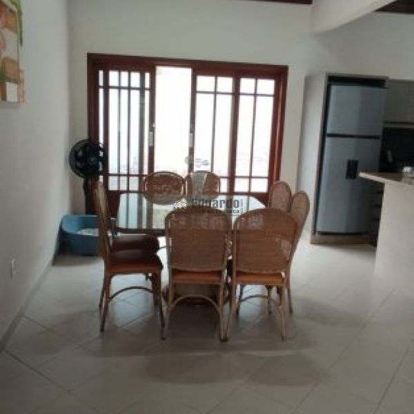 CASA COM 04 DORMITRIOS  EM PORTO BELO.