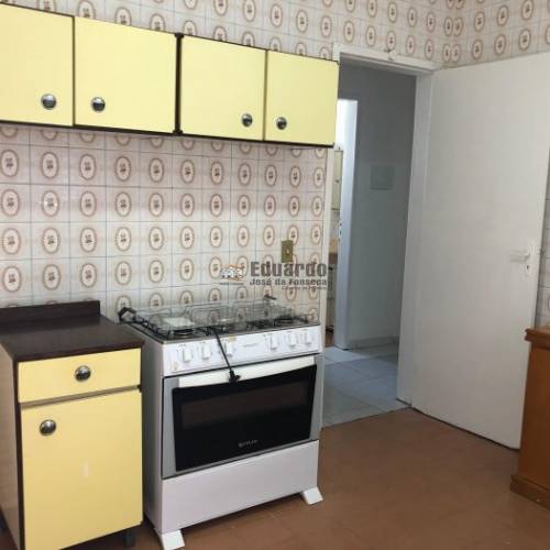 CASA EM AMPLO TERRENO NO CENTRO DE PORTO BELO