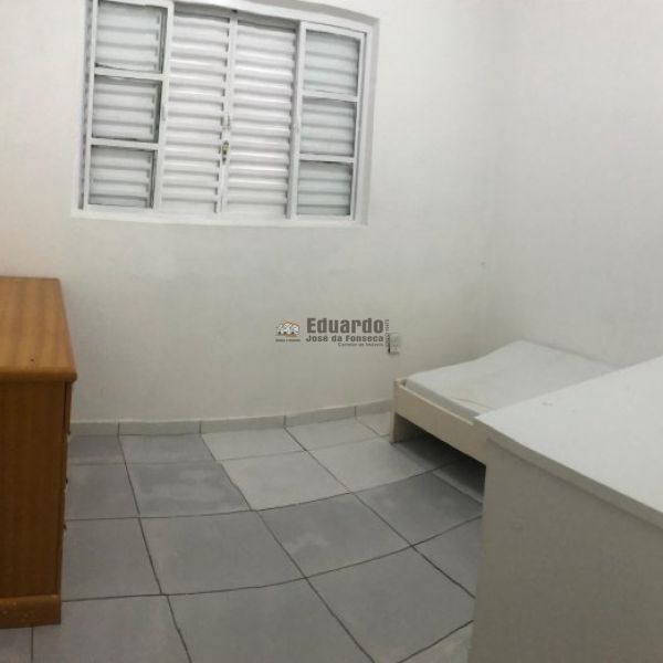 CASA EM AMPLO TERRENO NO CENTRO DE PORTO BELO