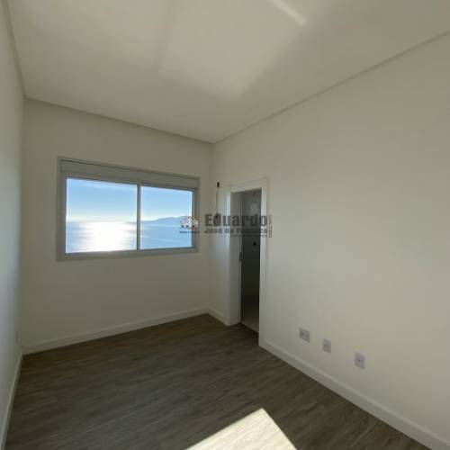 APARTAMENTOS 03 OU 04 SUTES EM MEIA PRAIA