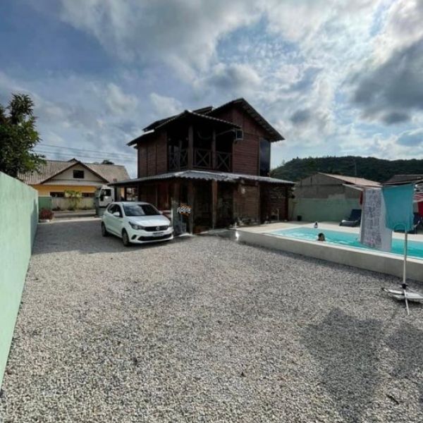 CASA MISTA  AMPLA  E ACONCHEGANTE 