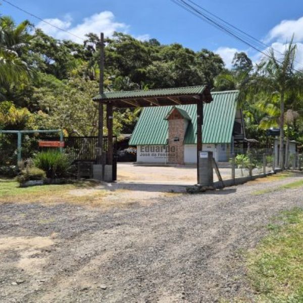 CASA RUSTICA EM STIO.