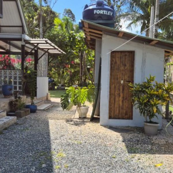 CASA RUSTICA EM STIO.