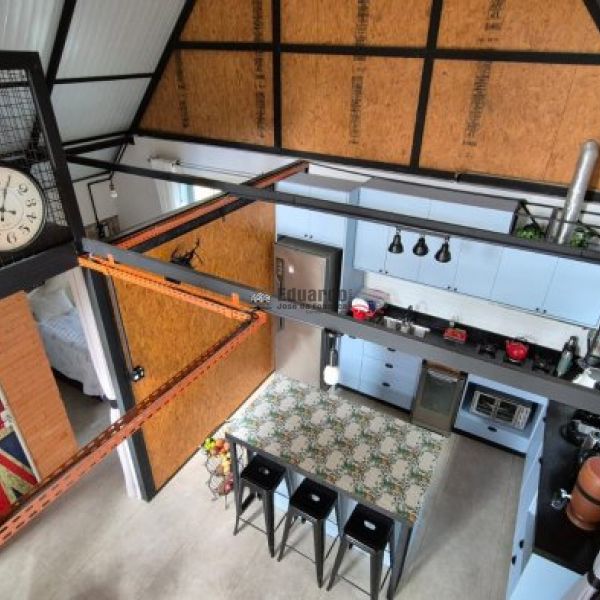 CASA RUSTICA EM STIO.