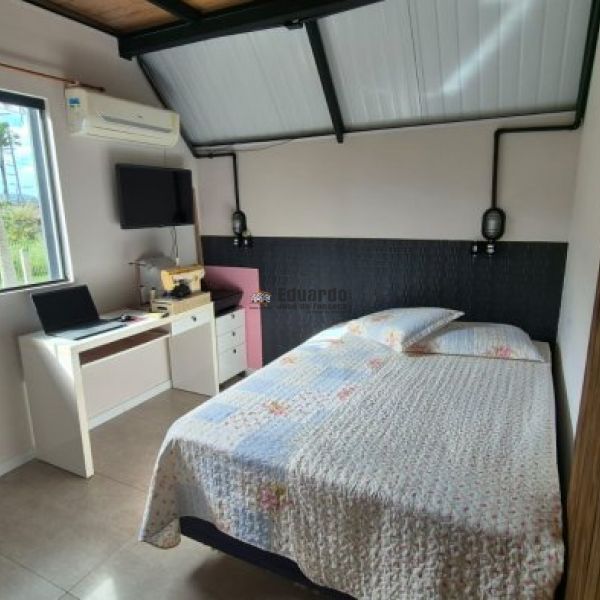 CASA RUSTICA EM STIO.