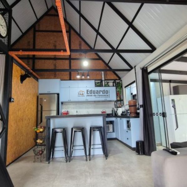 CASA RUSTICA EM STIO.