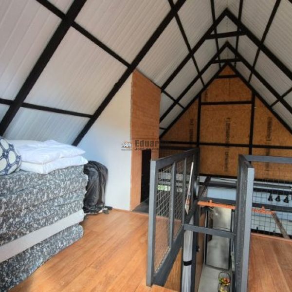 CASA RUSTICA EM STIO.