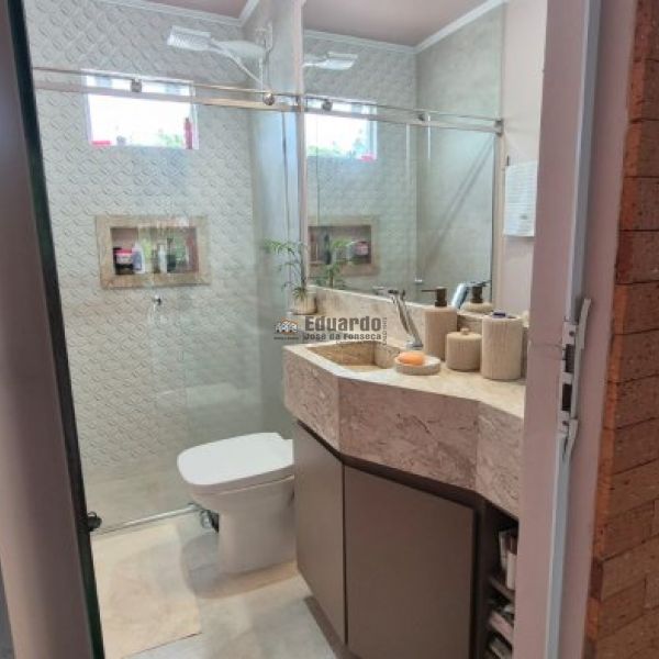 CASA RUSTICA EM STIO.