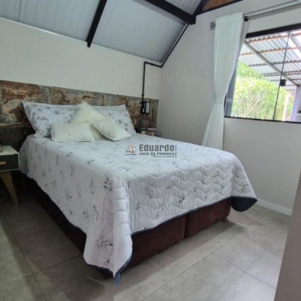 CASA RUSTICA EM STIO.