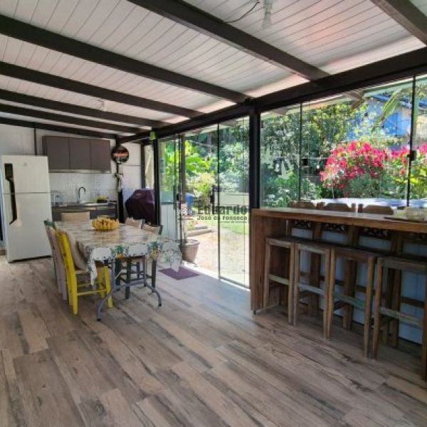 CASA RUSTICA EM STIO.