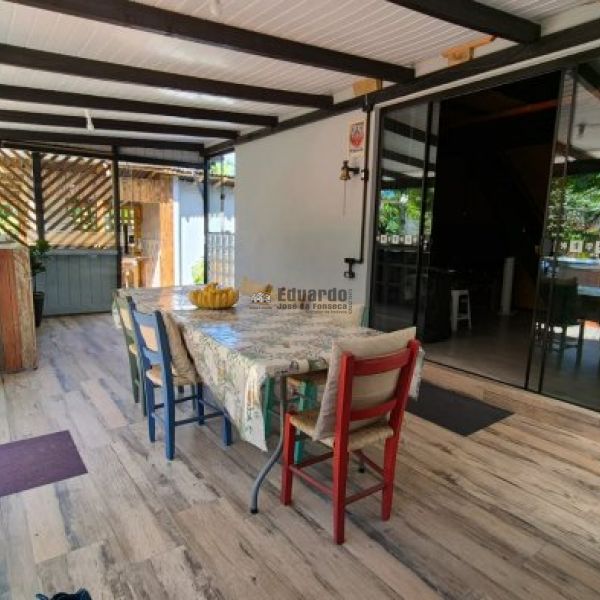 CASA RUSTICA EM STIO.