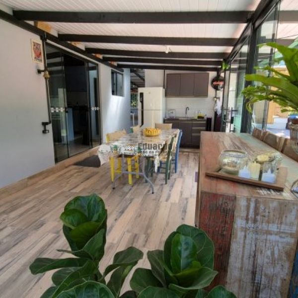 CASA RUSTICA EM STIO.