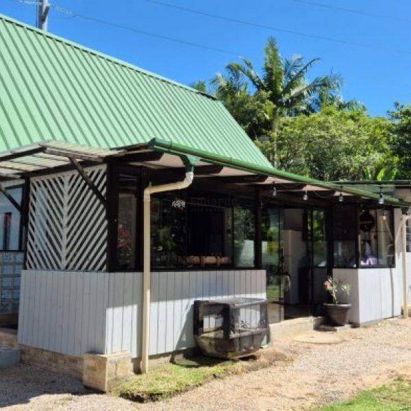 CASA RUSTICA EM STIO.