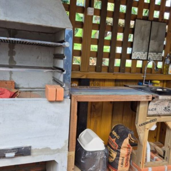 CASA RUSTICA EM STIO.