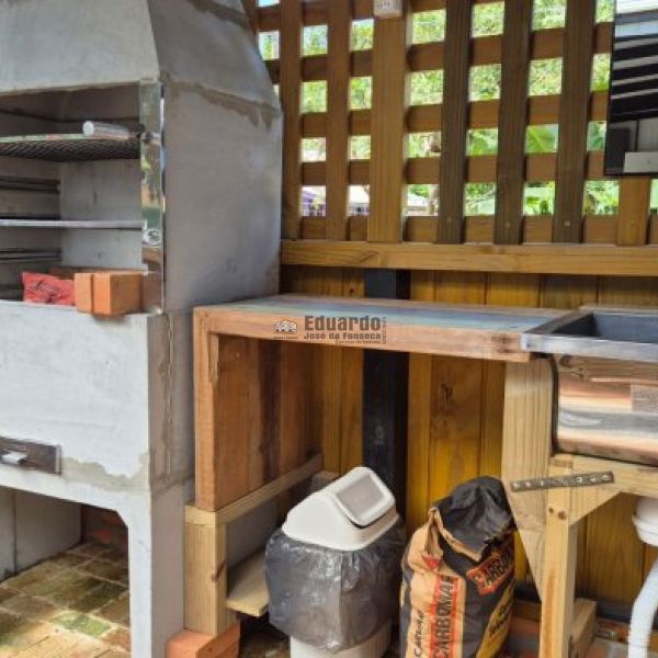 CASA RUSTICA EM STIO.