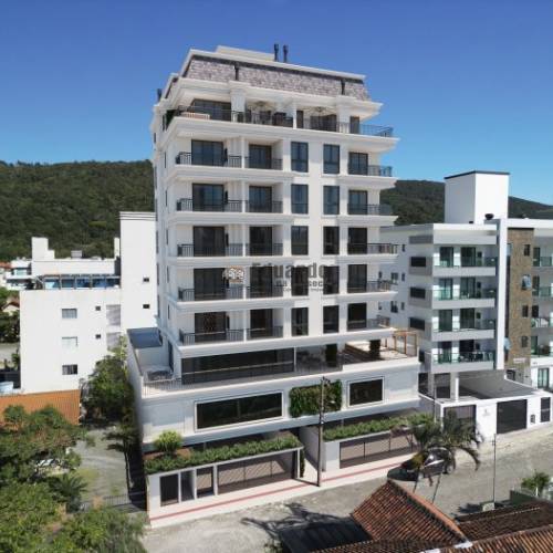 APARTAMENTOS NA PRAIA DE BOMBINHAS 