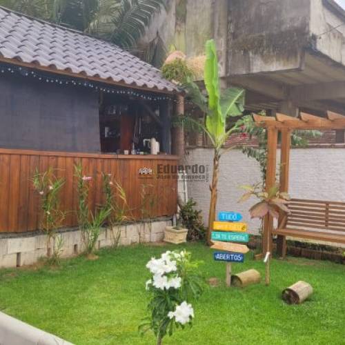 CASA EM MADEIRA COM 03 DORMITRIOS 