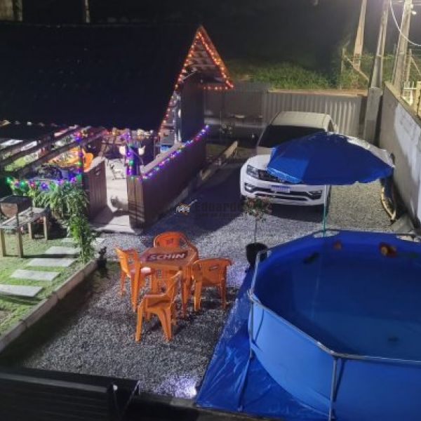 CASA EM MADEIRA COM 03 DORMITRIOS 