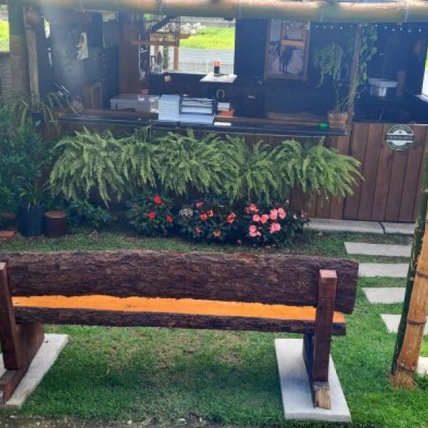 CASA EM MADEIRA COM 03 DORMITRIOS 