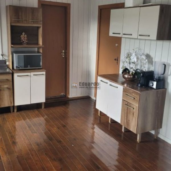 CASA EM MADEIRA COM 03 DORMITRIOS 