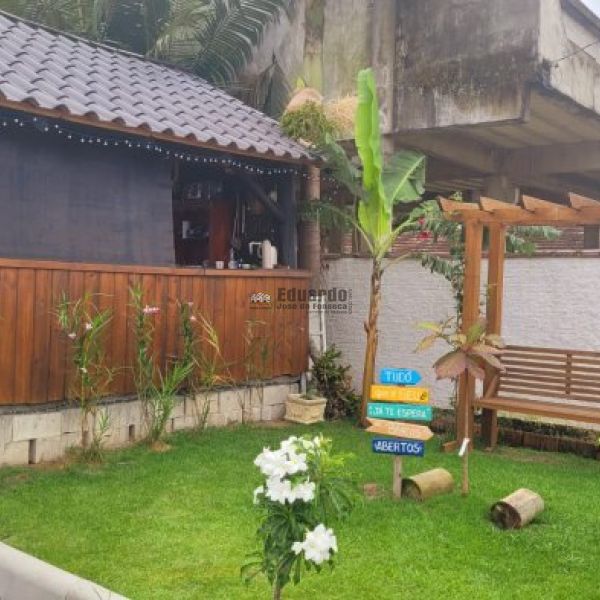 CASA EM MADEIRA COM 03 DORMITRIOS 