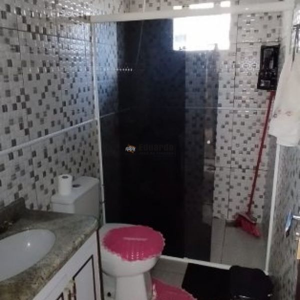 CASA FRENTE AVENIDA COM TRS DORMITORIOS