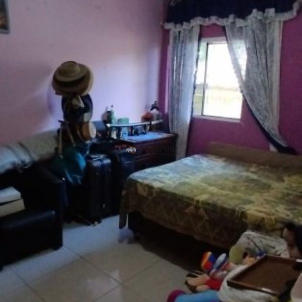 CASA FRENTE AVENIDA COM TRS DORMITORIOS