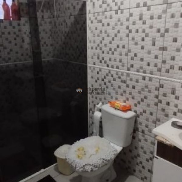 CASA FRENTE AVENIDA COM TRS DORMITORIOS