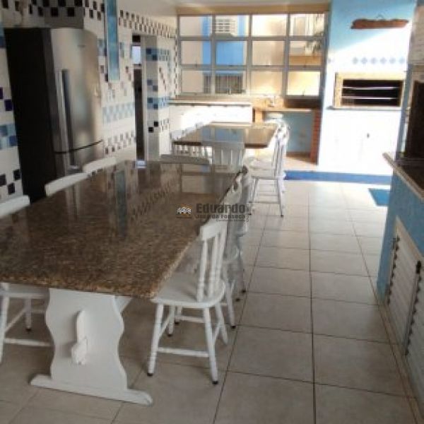 APARTAMENTO EM EXCELENTE LOCALIZAO