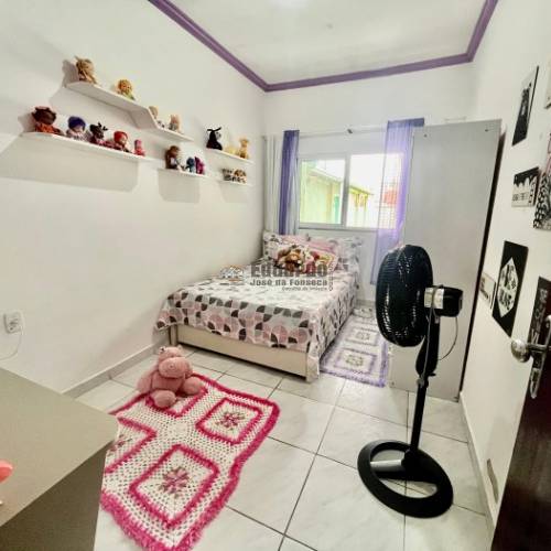 CASA FRENTE AVENIDA COM TRS DORMITORIOS