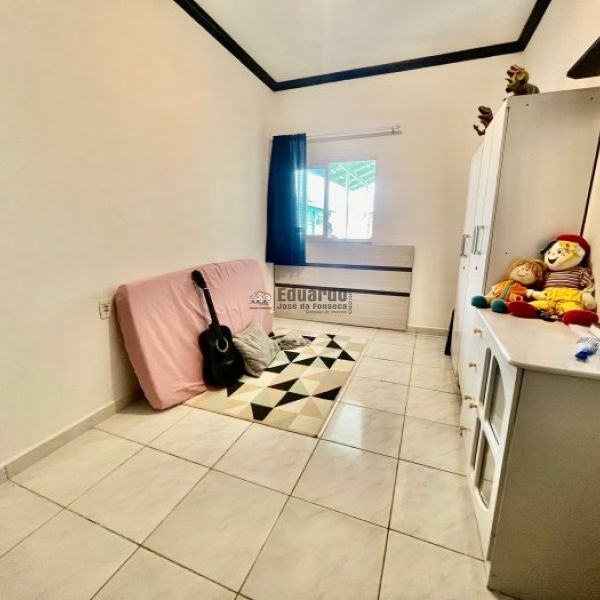 CASA FRENTE AVENIDA COM TRS DORMITORIOS