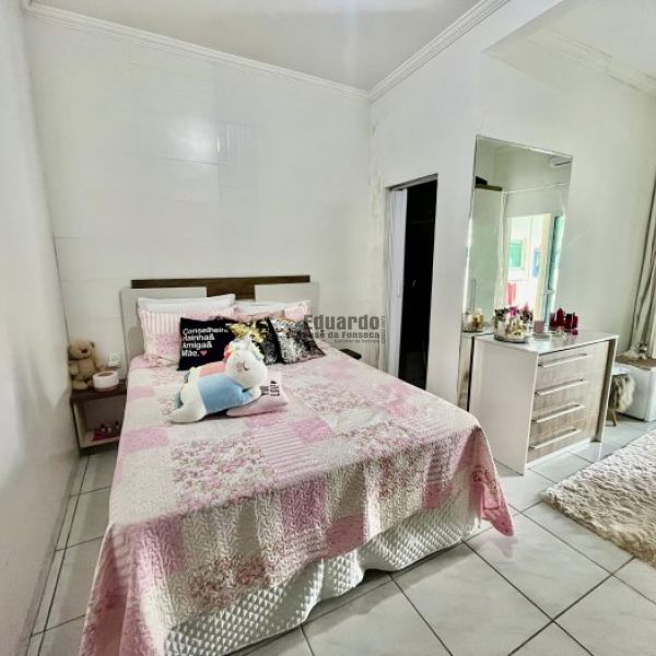 CASA FRENTE AVENIDA COM TRS DORMITORIOS