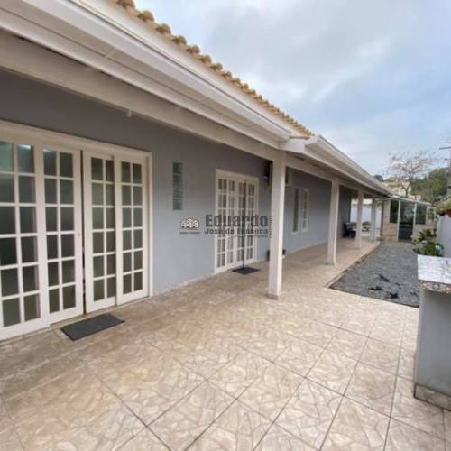 CASA COM 03 DORMITRIOS A MENOS DE 600 M DO MAR