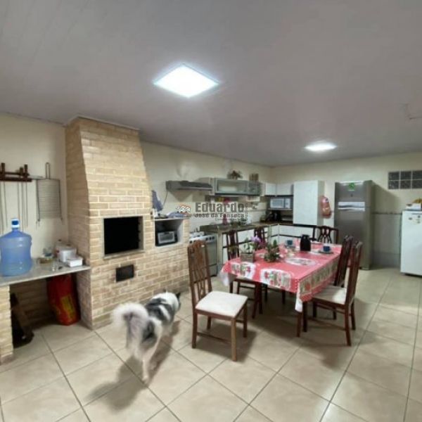 CASA COM 03 DORMITRIOS A MENOS DE 600 M DO MAR