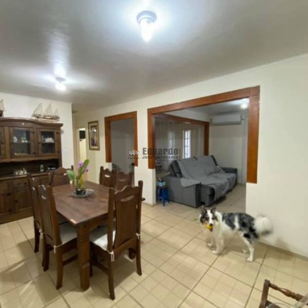 CASA COM 03 DORMITRIOS A MENOS DE 600 M DO MAR