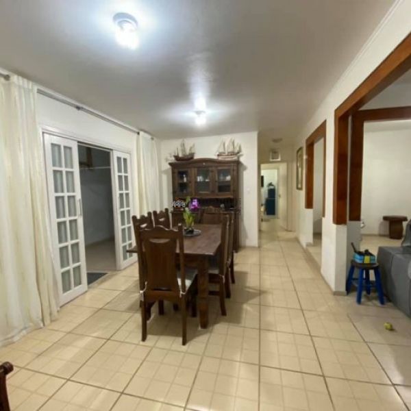 CASA COM 03 DORMITRIOS A MENOS DE 600 M DO MAR