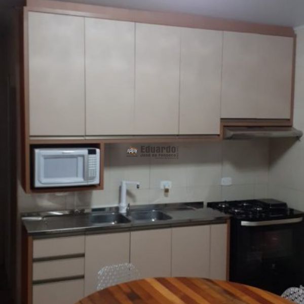 CASA COM 03 DORMITRIOS NO CENTRO DE PORTO BELO.