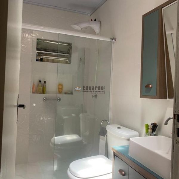 CASA COM 03 DORMITRIOS NO CENTRO DE PORTO BELO.