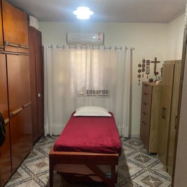 CASA COM 03 DORMITRIOS NO CENTRO DE PORTO BELO.