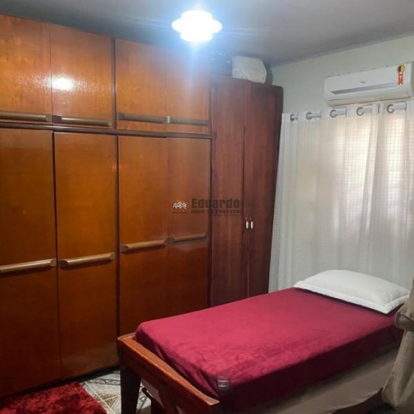 CASA COM 03 DORMITRIOS NO CENTRO DE PORTO BELO.