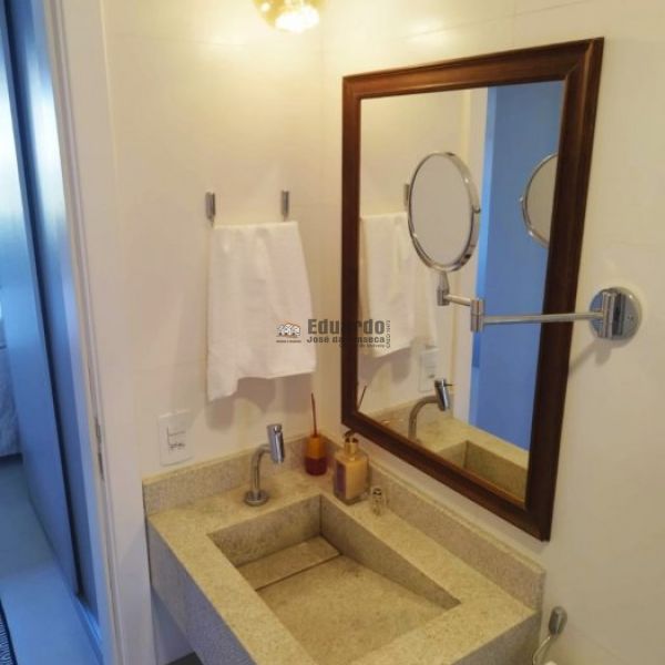 APARTAMENTO NA PRAIA DE BOMBAS 