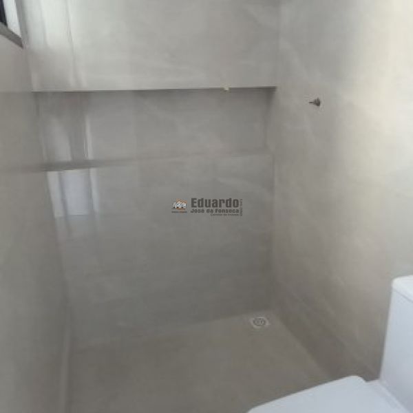 SOBRADO GEMINADO  03 SUTES NO VILA NOVA.