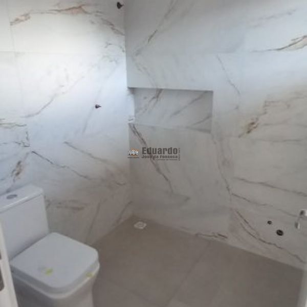 SOBRADO GEMINADO  03 SUTES NO VILA NOVA.