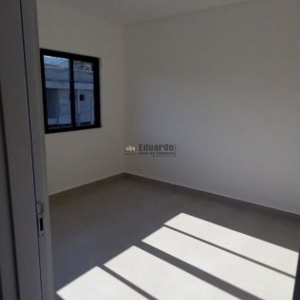 SOBRADO GEMINADO  03 SUTES NO VILA NOVA.