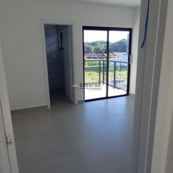 SOBRADO GEMINADO  03 SUTES NO VILA NOVA.