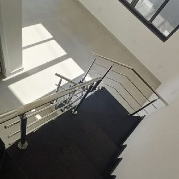 SOBRADO GEMINADO  03 SUTES NO VILA NOVA.